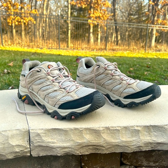 Merrell hiking shoes, women’s 10, worn once! - Picture 1 of 7